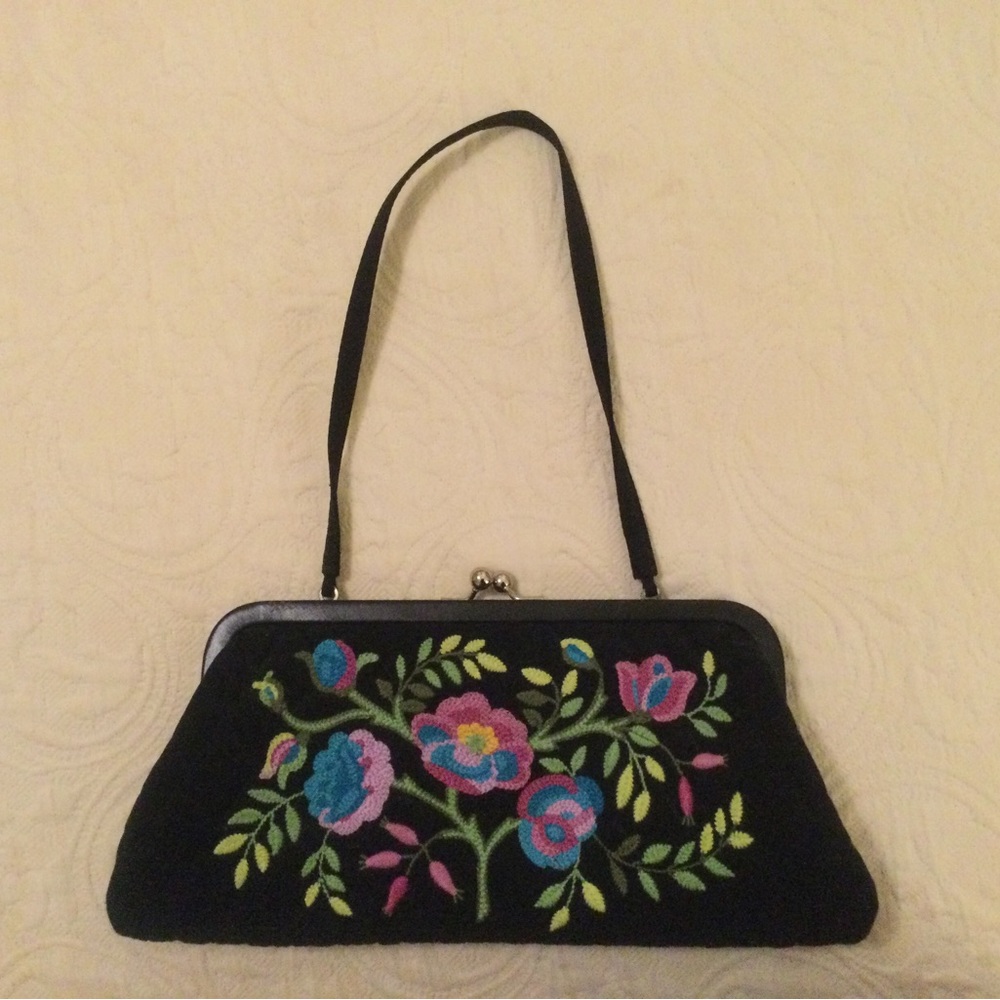 Classic Vera Bradley Vintage Inspired Quilted Wristlet Floral Detailing … Black